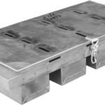 Stainless steel reservoir lid locked with 316 stainless steel toggle latch
